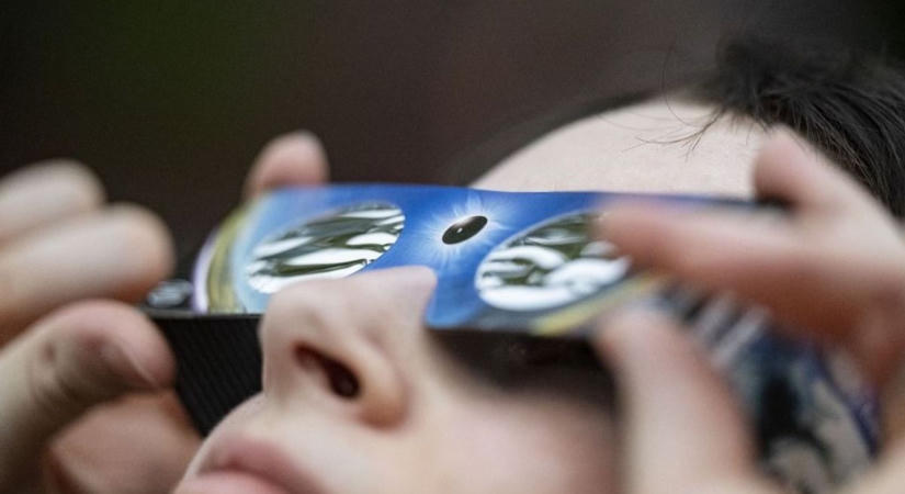 Napfogyatkozás és Paks: ha babona volt, hogy bajt hoz, 2026 nyarán már nem az – mélyen el kell gondolkodnunk