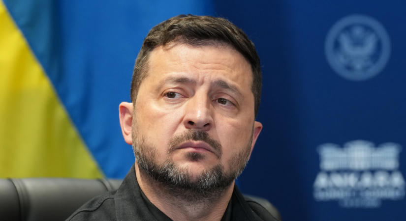 Zelenszkij: Az ukrán erők csapást mértek a novorosszijszki orosz haditengerészeti támaszpontra