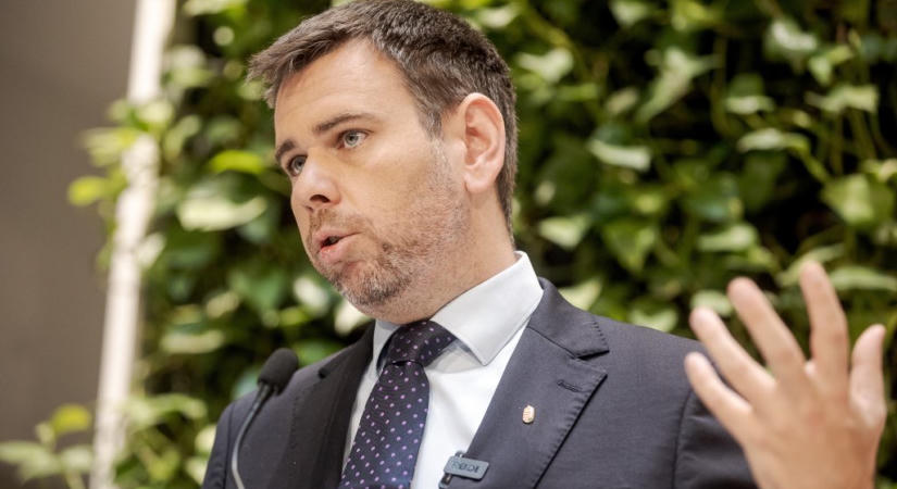 Vitézy szerint majdnem féláron oldották meg a MÁV és a Magyar Közút járműbeszerzését