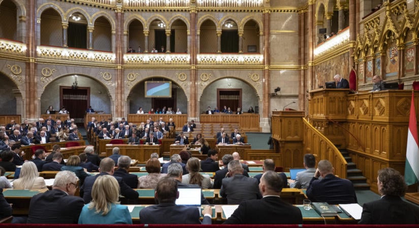 Megszavazta az Országgyűlés: visszaállították a kötelező kamarai tagságot az egészségügyben