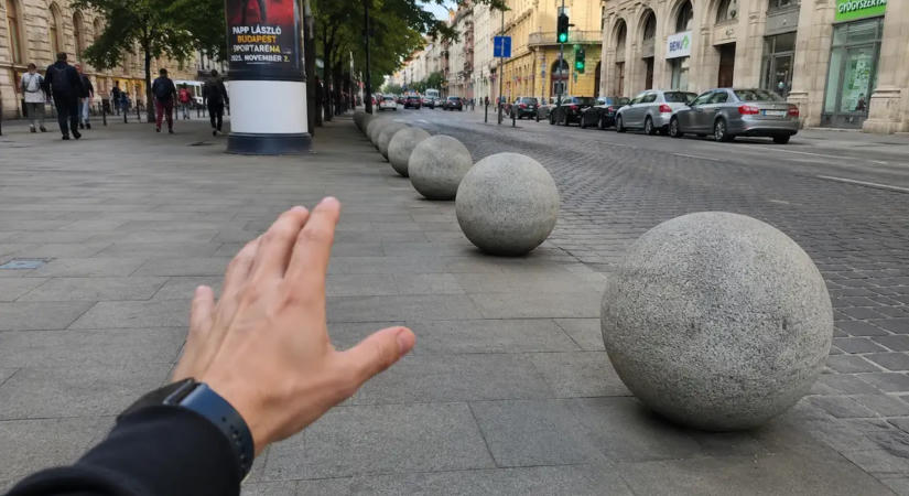 Kevesen tudják, mire valók a járdákon elhelyezett betongömbök, pedig fontos szerepük van