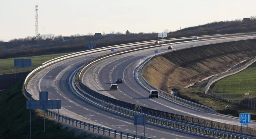 Felülvizsgálja és megszüntetné a kormány a 35 éves autópálya-koncessziós szerződést