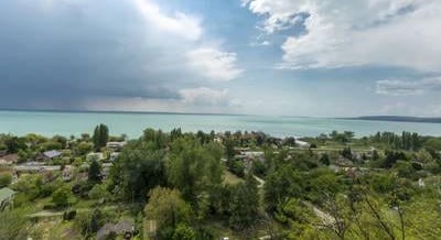 Pilinszky János-szobrot állítanak Balatonkenesén, a költőhöz szorosan kötődő ligetben
