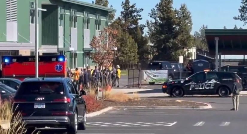 Tizenhat éves fegyveres lőtt le három diákot és egy tanárt egy amerikai iskolában