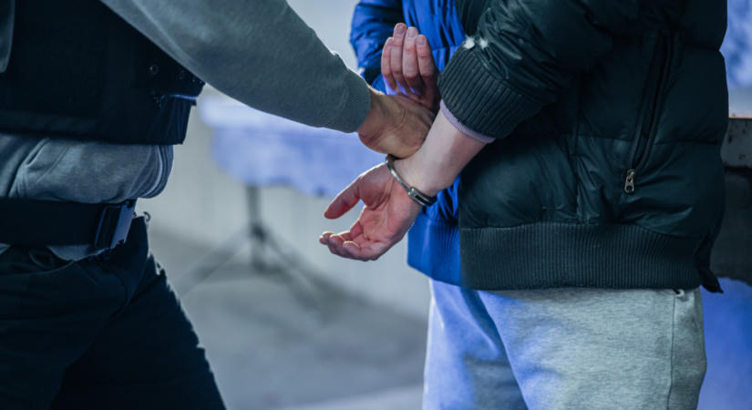 Akciófilmbe illő hajsza indult Tihanyban egy férfi ellen: több rendőr is megsérült