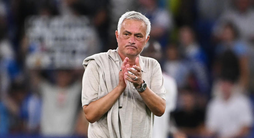 Mourinho előbb kiakadt, majd önfeledten ünnepelt – videón az érzelmi hullámvasút