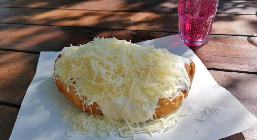Régen nem lángost ettek a Balatonnál: ezek az egyszerű ételek tartották jól a nyaralókat