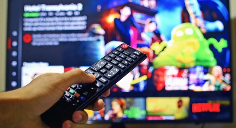 Zuhan a Netflix részvény: a YouTube már a nappaliban is elveszi a nézőket?