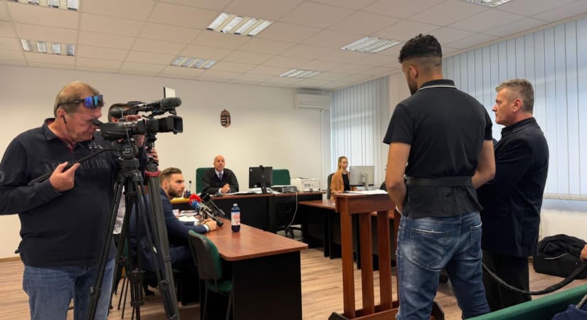 Mindenki ott volt, csak a vádlott hiányzott – zárkatársa telefonált az ügyvédnek  fotók, videó