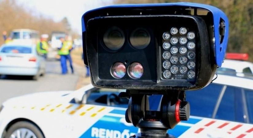 Az autósok csaknem tizede fittyet hányt a sebességhatárokra, 8 óra alatt 76 bírságot szórtak ki a rendőrök