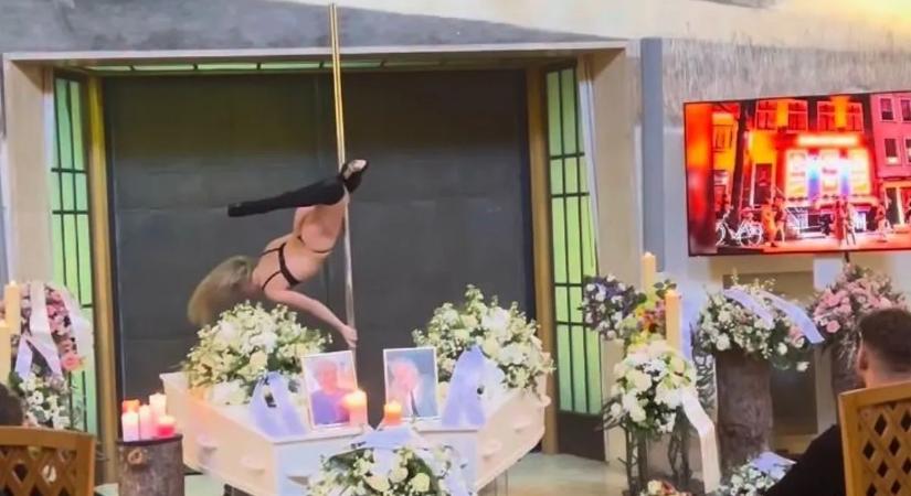 Pikáns műsort adott elő egy rúdtáncos a temetésen