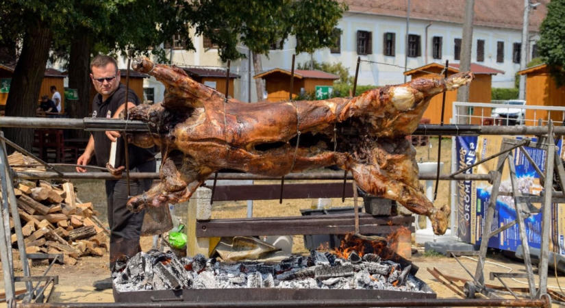 Ilyen látványosság még nem volt Zalaszentgróton – 40 év tapasztalata kellett a különös lakomához