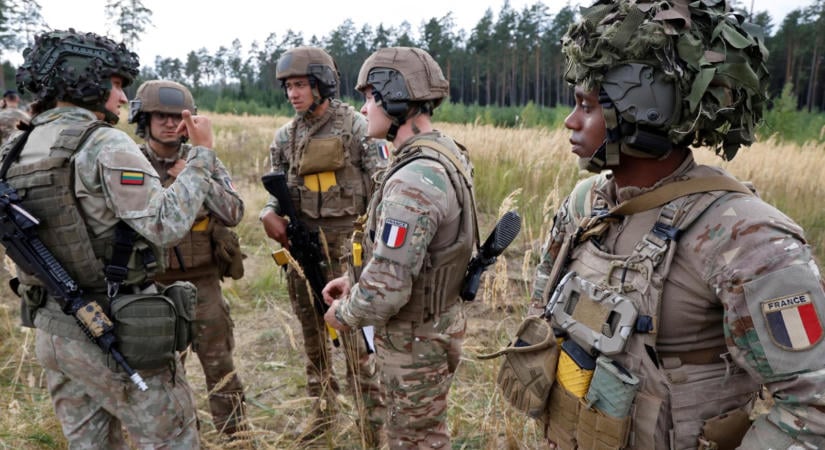 Francia katonák érkeznek Szaúd-Arábiába, hogy védjék a Vörös-tengeren szállított kőolaj útvonalát