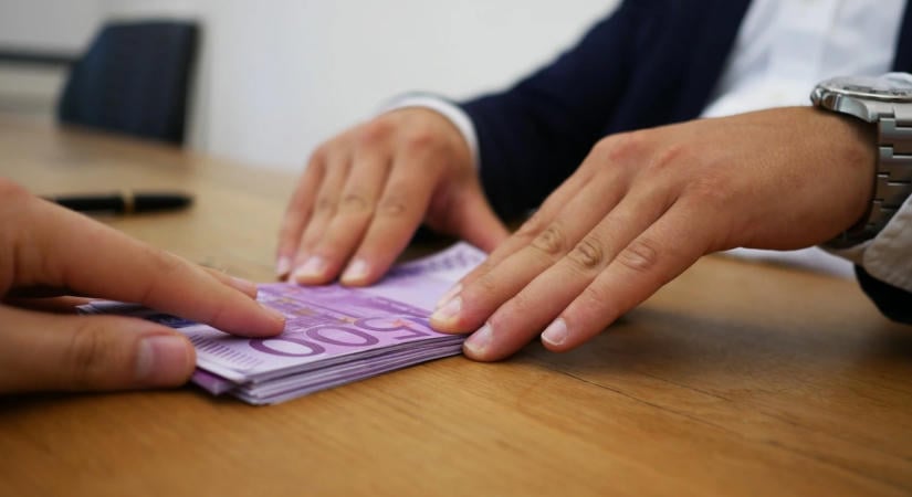 Alacsony kamat és gyors ügyintézés: ezt részesítik előnyben a magyarok a személyi kölcsönnél a Provident új kutatása szerint