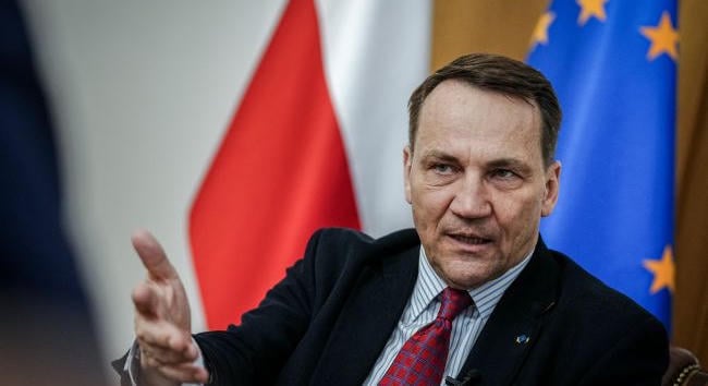 Sikorski: Lengyelország rekordméretű katonai segélycsomagot nyújt Ukrajnának