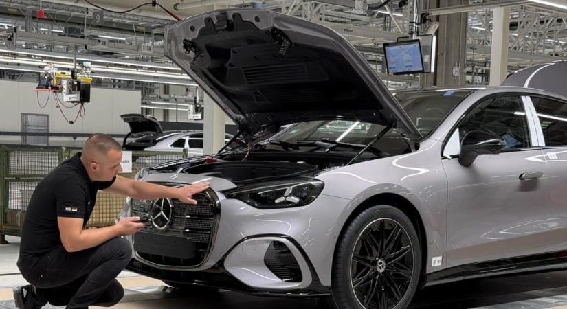 Kecskeméttel példálózik a Mercedes: a 70 százalékkal olcsóbb magyar gyár miatt kerülhetnek utcára a német dolgozók