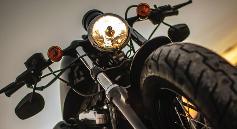Rózsaszín motorosok vonulnak végig Budapesten