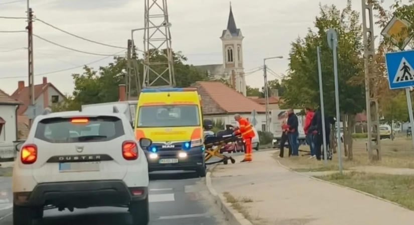 Lábbal hajtotta a rollert, mégis megtörtént a baj Tatabányán – fotók a balesetről