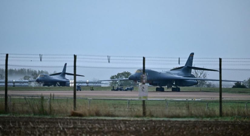 Fenyegetés miatt vonták ki az amerikai légierő bombázóit a brit támaszpontról