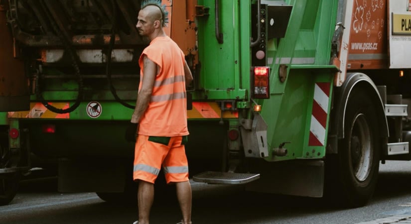 Kiderült, mennyi pénzt kukáznak össze havonta a szemétgyűjtők