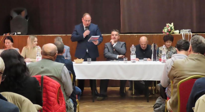 Egy este alatt több mint félmillió forintot gyűjtöttek össze a nagymágocsiak a falu történetével  fotók