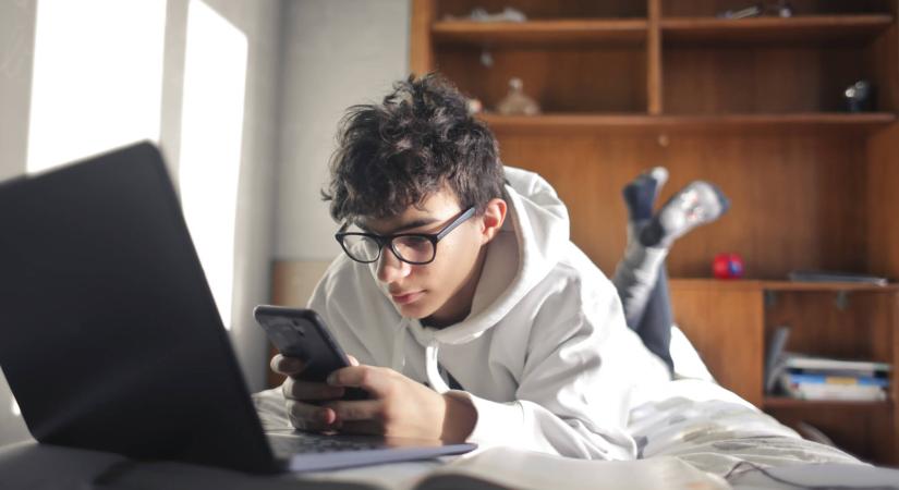 Új online behálózási módszerre figyelmeztetik a szülőket, gyerekek lehetnek az áldozatok
