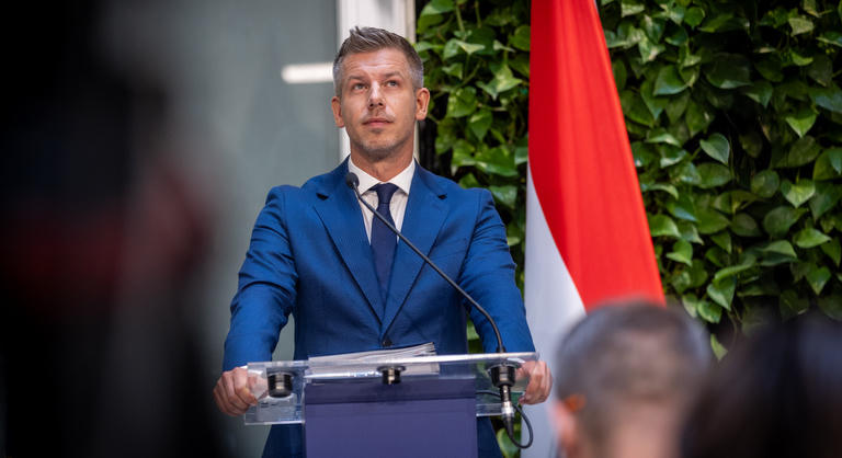 A Duna Aszfalt és a Bayer Construct is beállt Paks védelme mögé