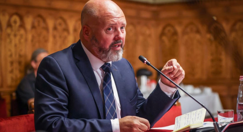 Sárvári Nicholas: Irreális, hogy a karácsonyfa alatt bilincsben ott legyen a fél NER