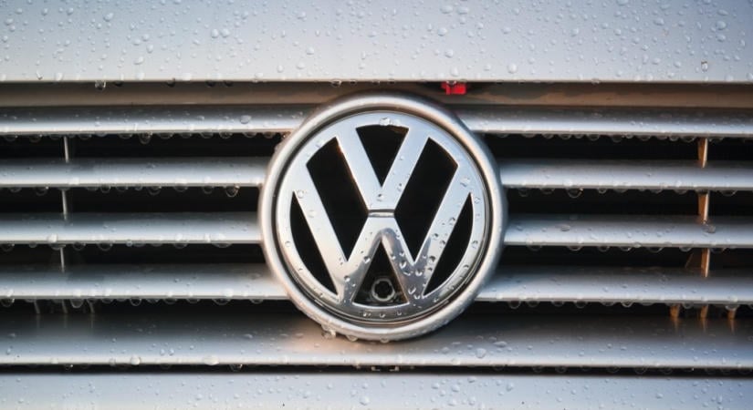 Közel 3 millió autót hív vissza a Volkswagen egy balesetveszélyes hiba miatt