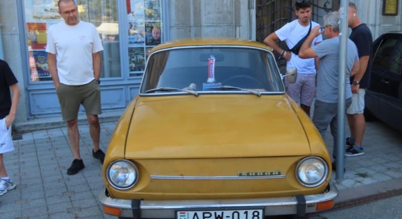 Elvitték az 53 éves Škodát a „testvéreihez”, az út nem volt éppen zökkenőmentes
