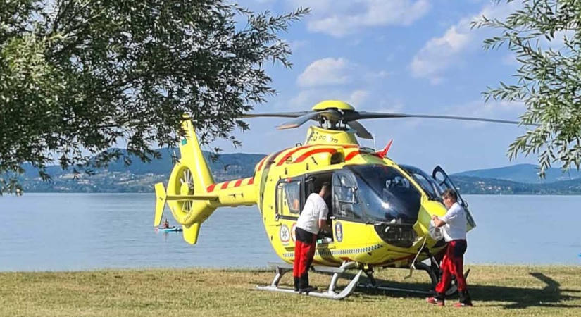 Lánya szeme láttára küzdöttek a mentősök a SUP-ozó életéért, az idős férfit nem sikerült újraéleszteni