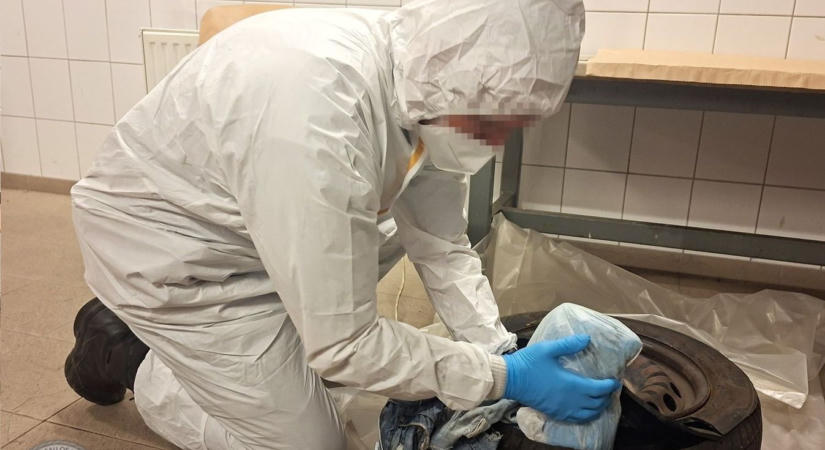 A pótkerékbe rejtette a fegyvert a szerb férfi, indítványozták letartóztatását