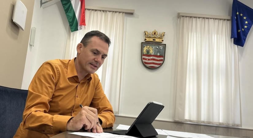 Csütörtökön tárgyalja a Győri Járásbíróság azt a keresetet, amelyben a Győr-Moson-Sopron megyei önkormányzat volt fideszes elnöke börtönt kér a győri polgármesterre és az Ugytudjuk.hu két újságírójára