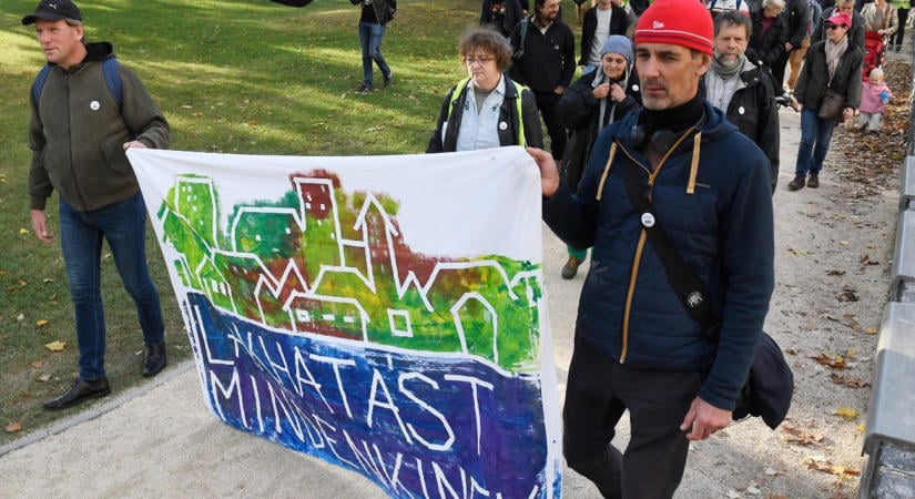 Lakásmenetet tartottak Budapesten, követeléseket is megfogalmaztak