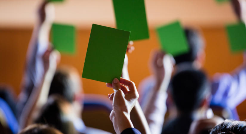 Szerbiában megint visszafejlődött a demokrácia