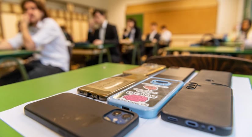 Egyre több országban korlátozzák a diákok iskolai mobiltelefon-használatát, kár, hogy a tiltás nem jelent hosszú távú megoldást