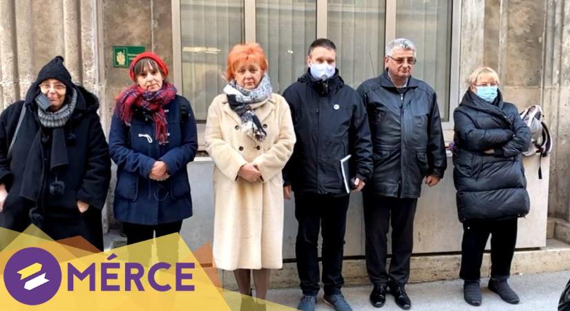 Nem engedték be a pedagógus-szakszervezetek tárgyalódelegációját az EMMI-be