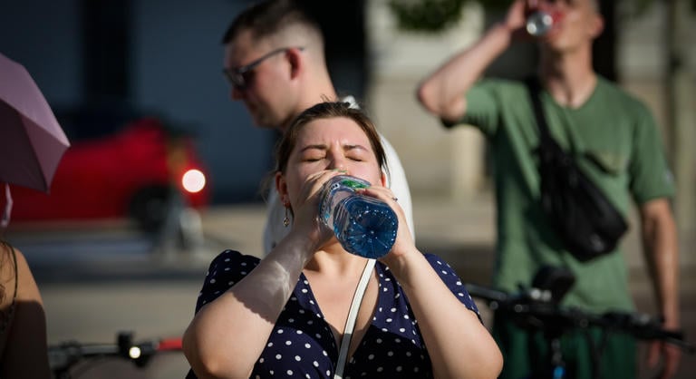 Nem elég a víz, ezeket az ásványi anyagokat is sürgősen pótolni kell a kánikulában