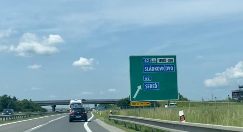 Hétfőtől ismét díjköteles lesz az R1-es gyorsforgalmi út Szered melletti szakasza