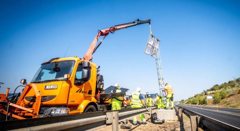 Vigyázat! Az M1-es új traffipaxjai nem csak mosolyognak, de mindent is mérnek