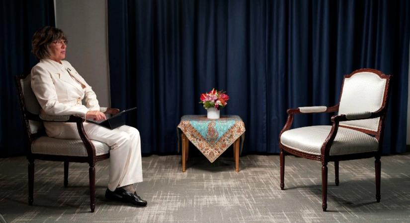 Klasszikus Irán: Nem adott interjút az elnök a CNN műsorvezetőjének, mert az nem volt hajlandó fejkendőt viselni