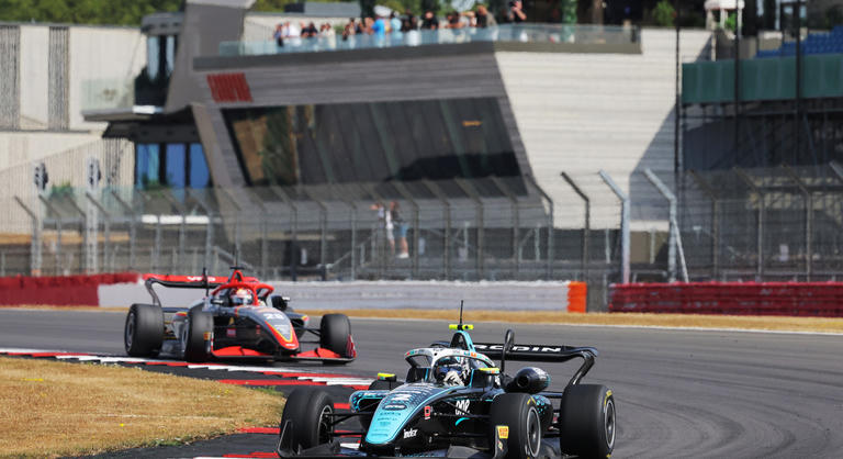 Molnár Martin újabb dobogója után már második a brit Formula–3-ban