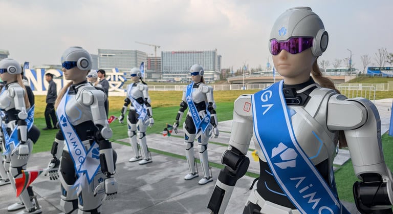 Ahol a rendőr robot, és a következő családtagunk is az lehet – Kínában jártunk
