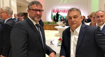 A fideszes Simonka pere nyúlik, mint a rétestészta
