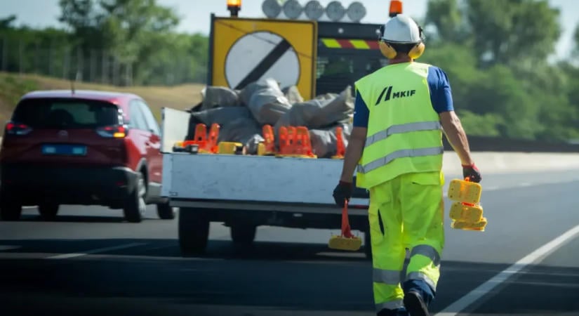 Lázár János kapott egy papírt három lehetőséggel, és az elsőre azt írta, hogy „Nem!”. Most jön a százmilliárdos szerződésbontás