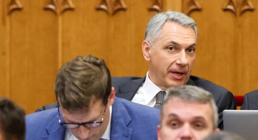 „Voltam, aki voltam és vagyok, aki vagyok: Lázár János”