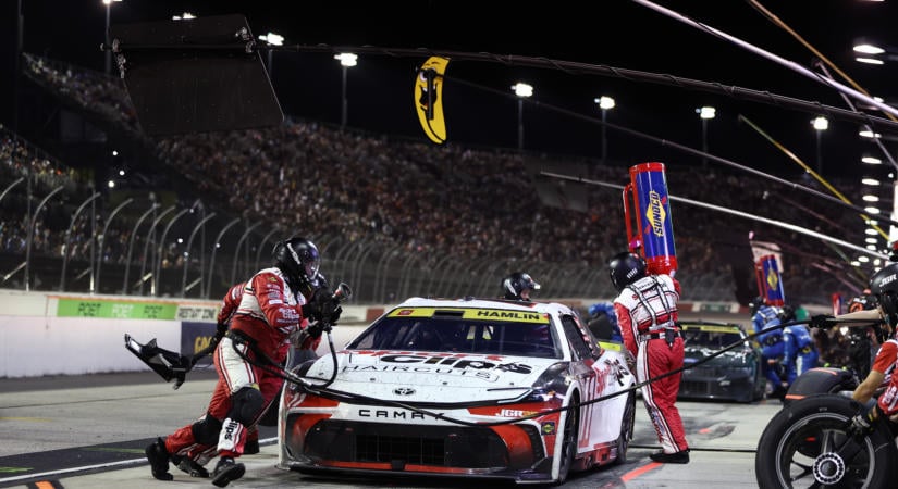 Döntött a NASCAR: Mostantól nem kezelik óvodásként a csapatokat