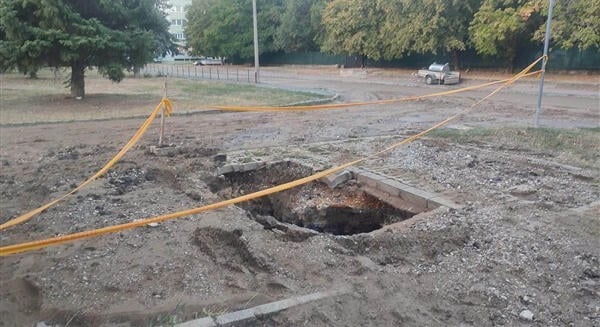 Csőtörés történt a Kallómalom utcában, ezer köbméter víz folyt el