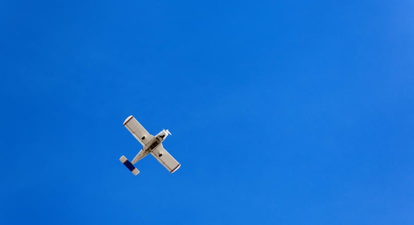 Dráma a kifutópályán: Felszállás közben zuhant le a kisrepülőgép