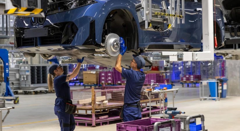 Folytatódik a német autóipar kálváriája: a Volkswagen és a Mercedes után újabb óriás került válságba – több modellt is beszánhatnak, munkahelyek ezrei veszélyben